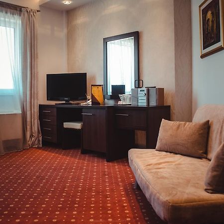 פיטסטי Celly Hotel מראה חיצוני תמונה