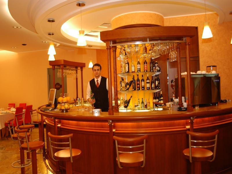 פיטסטי Celly Hotel מראה חיצוני תמונה