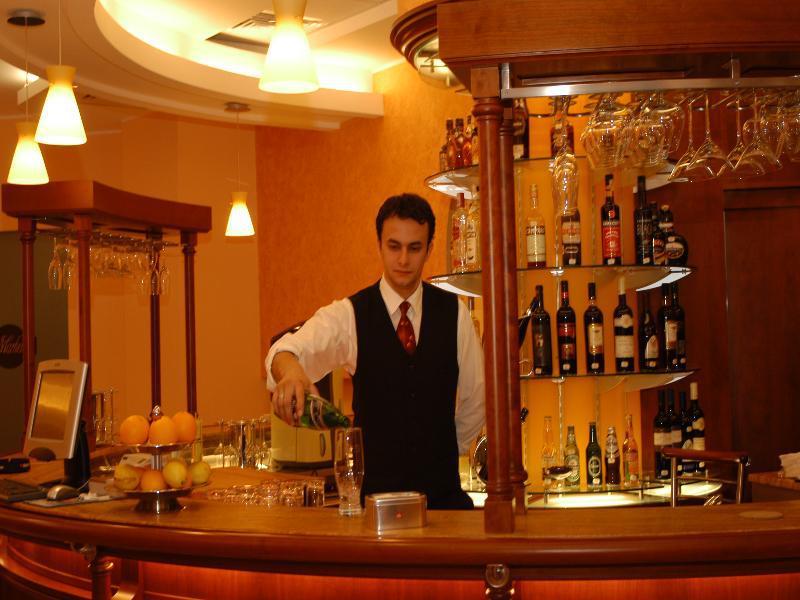 פיטסטי Celly Hotel מראה חיצוני תמונה