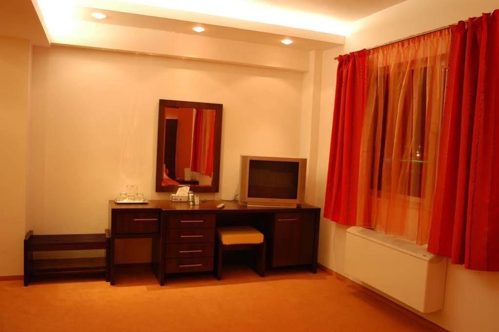פיטסטי Celly Hotel מראה חיצוני תמונה