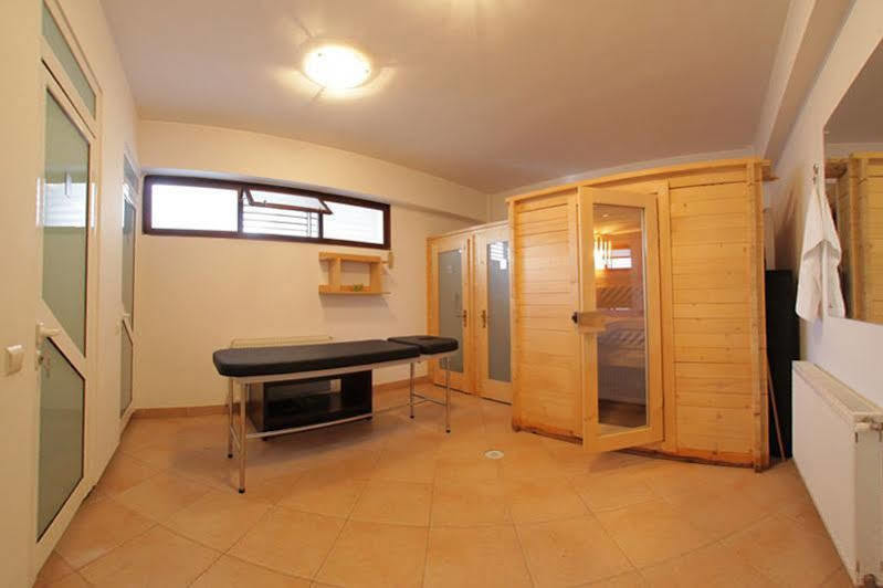 פיטסטי Celly Hotel מראה חיצוני תמונה
