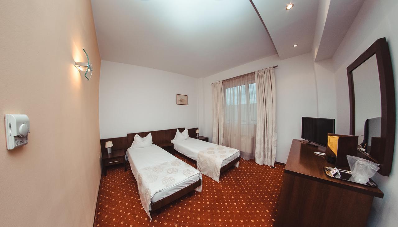 פיטסטי Celly Hotel מראה חיצוני תמונה