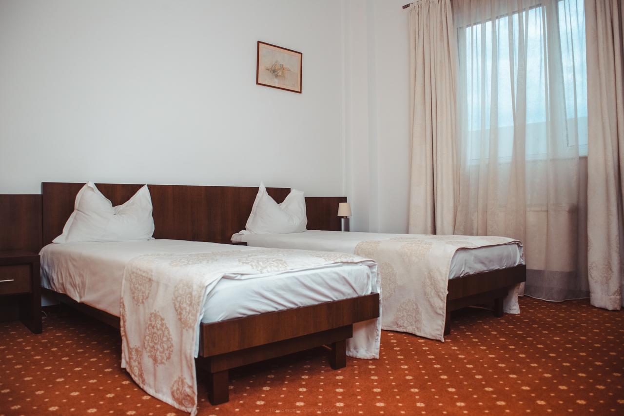 פיטסטי Celly Hotel מראה חיצוני תמונה